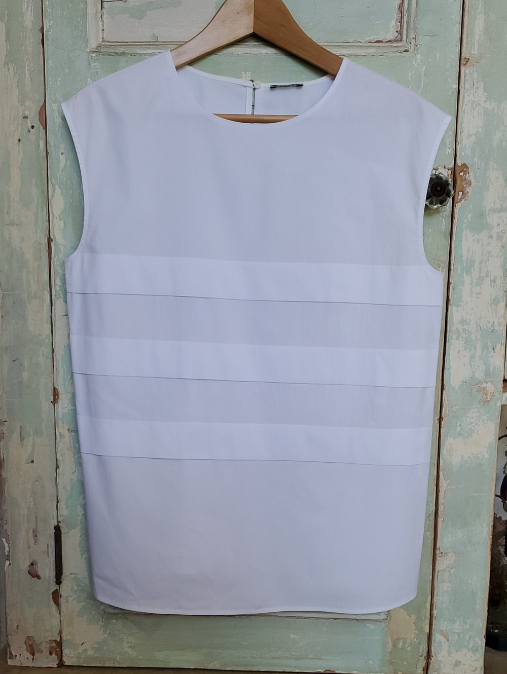 CHANEL White Sleeveless Paneled Shirt